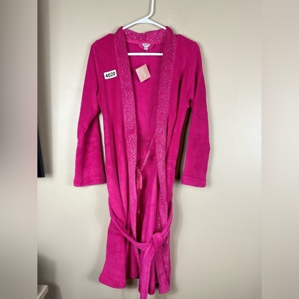 Ultra beauty s/m new with tag robe 20 p2p40” length  plush pink